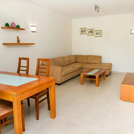 Apartamento Sunny Facing The Swimming Pool
