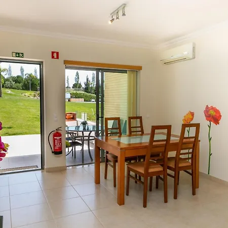 Apartamento Sunny Facing The Swimming Pool