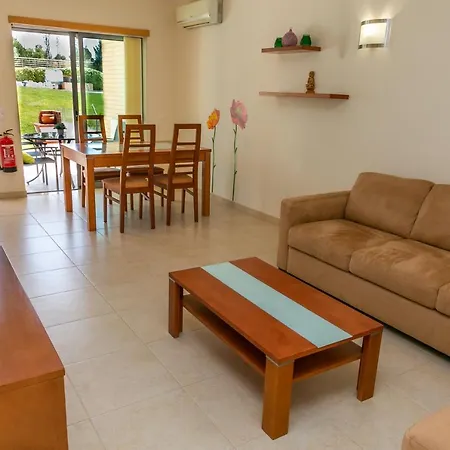 Sunny Villa Facing The Pool Fontainhas (Faro)