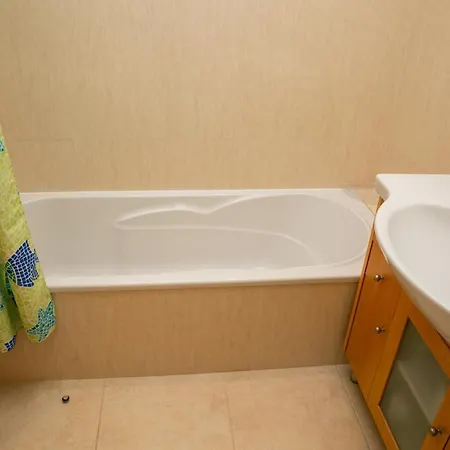 Sunny Villa Facing The Pool شقة *